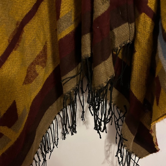 Multi colored poncho - Picture 3 of 5